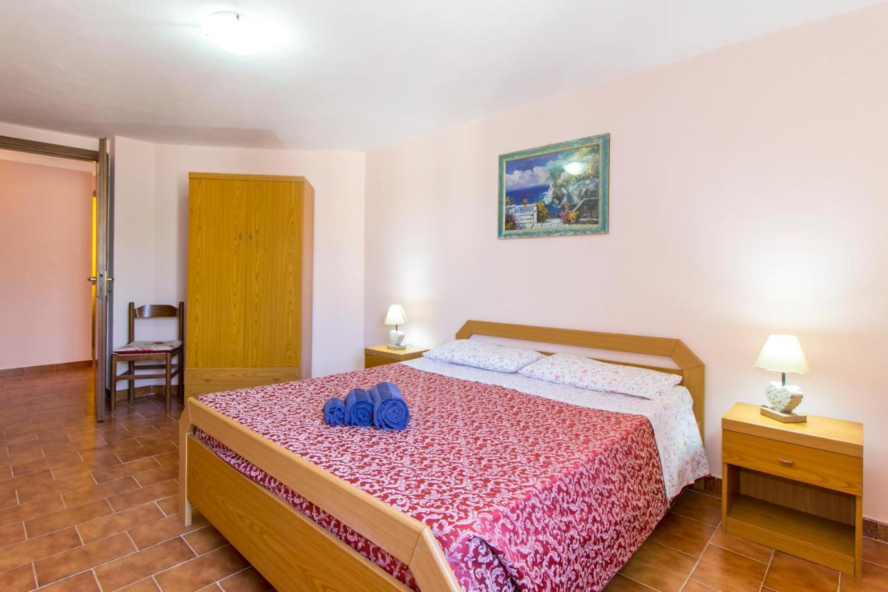 Appartamenti In Villa Con Ampio Giardino Esterno Позада Екстер'єр фото